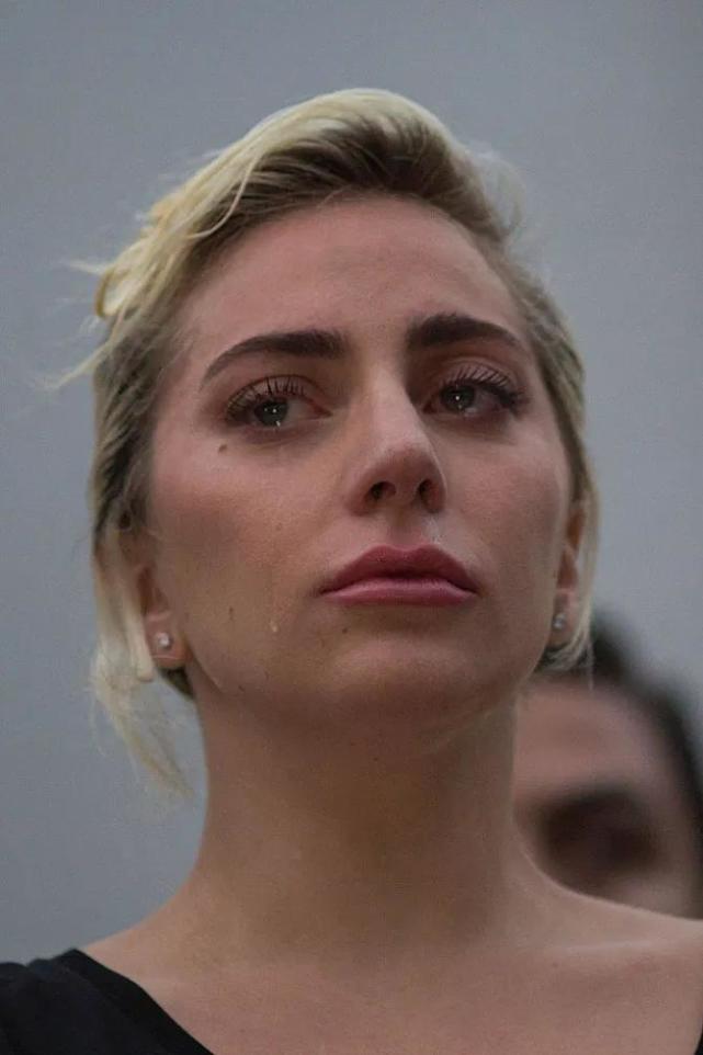 ladygaga再次讲述梦魇一般的经历19岁时被音乐制作人潜规则并怀孕