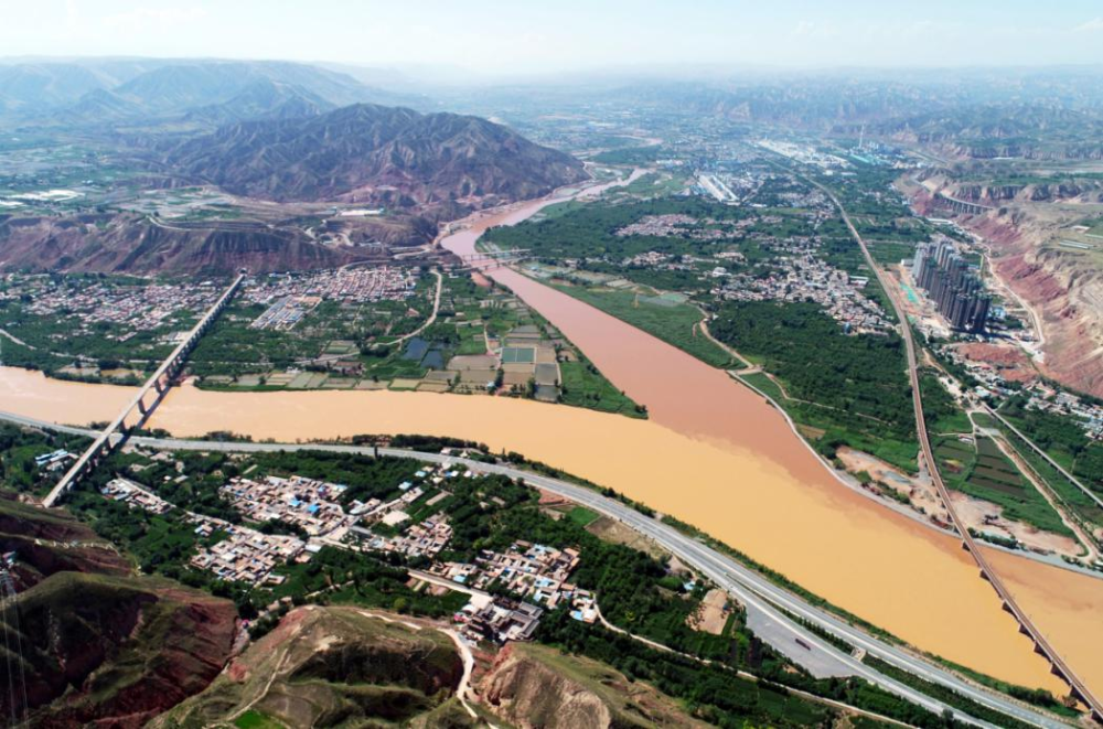 三江口河流景观带(黄湟交汇)位于永靖县盐锅峡镇,因黄河,湟水河,大通