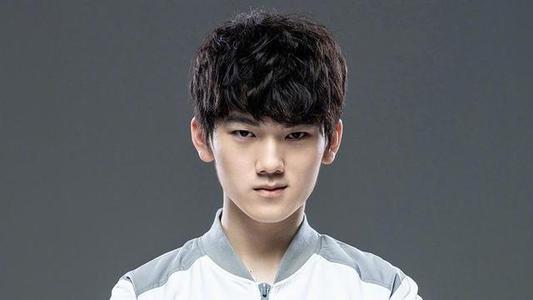 卡萨直播透露一碗海鲜粥差点团灭tes全队得亏jkl不吃海鲜