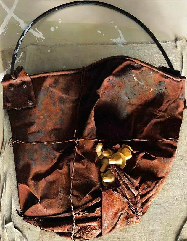 冷军一幅画卖8050万!网友不解,专家:你看女子胸前的那双手!