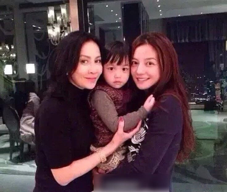 赵薇基因有多优越?看清11岁女儿的模样,难怪黄晓明都忍不住动心