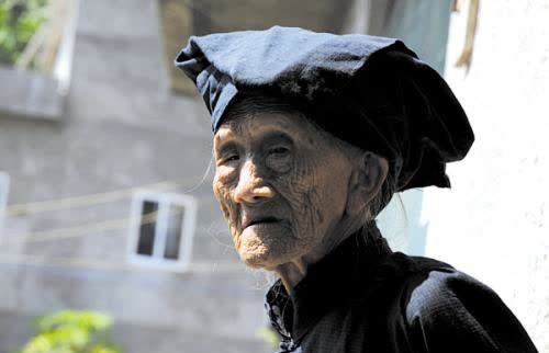 广西巴马长寿老人128岁图片