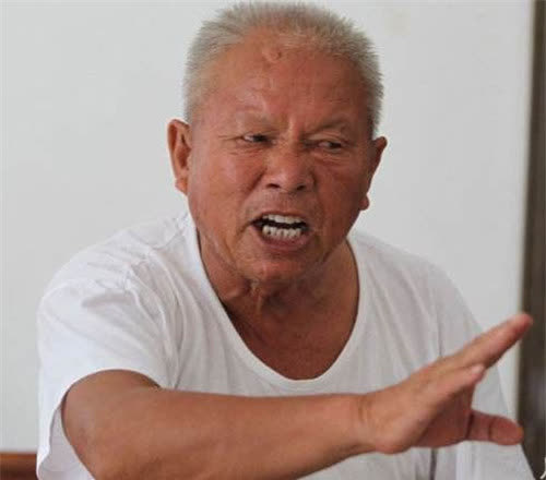 长江捞尸人要价36万曾一天捞13人身上尸臭味几天才能消