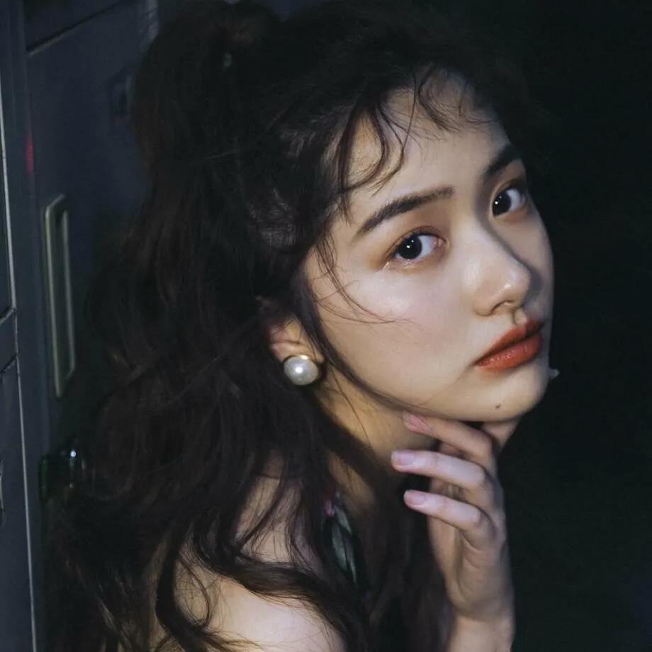 不舍得换的女生头像