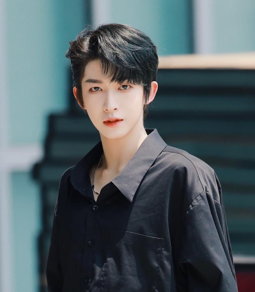 刘宇是into1中人气最高的一位成员,他的粉丝是最多