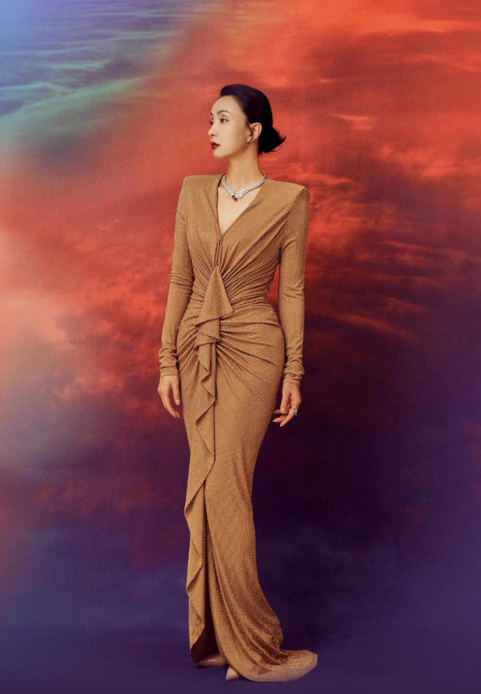 49岁陶虹状态好极了,穿红色修身连衣裙,这身材让中年女性都羡慕