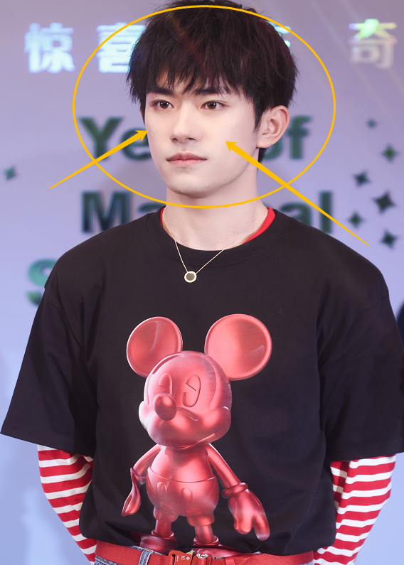 易烊千玺首现身生图发腮越发严重剧组培养出了糙老汉