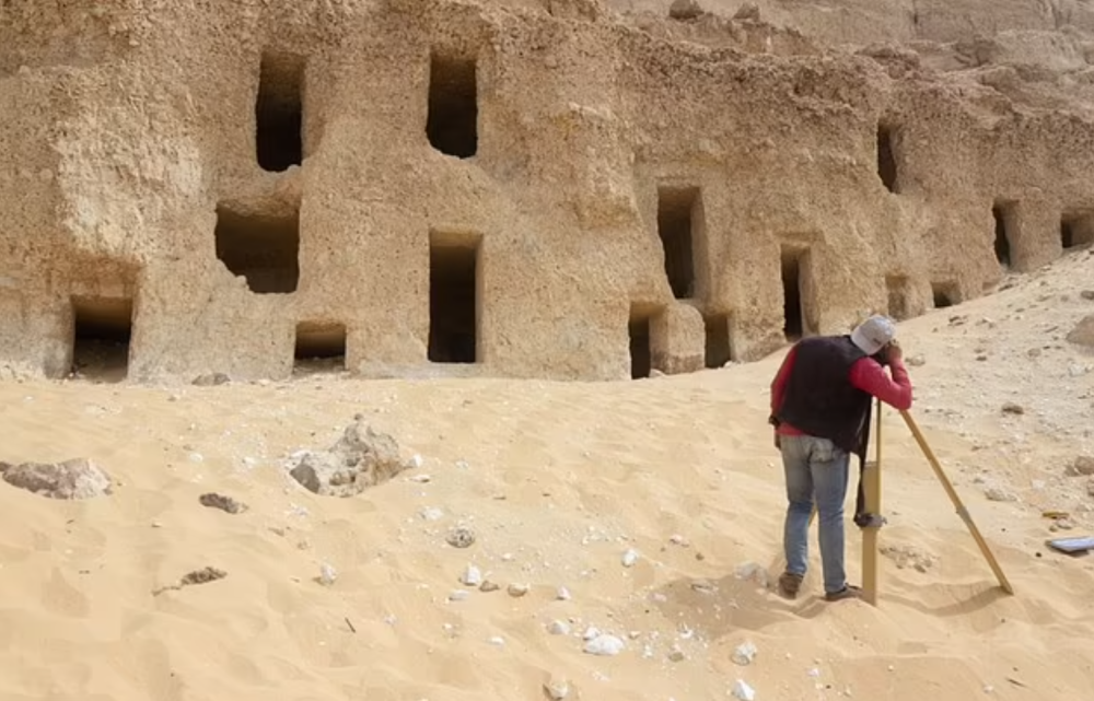 埃及最高文物委员会秘书长穆斯塔法·瓦兹里(mustafawaziri)表示,考古