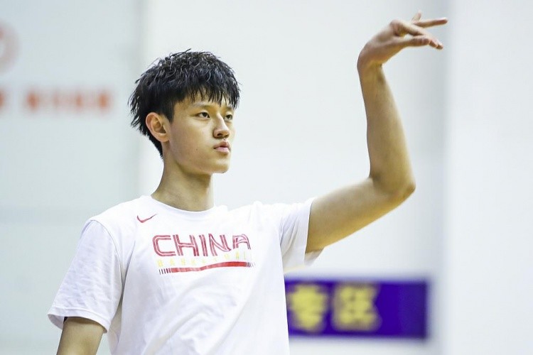 曾凡博 宋翔：曾凡博明年可能参加NBA选秀 首钢予以绝对支持