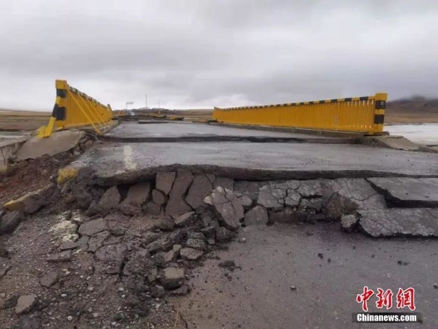 一家10多口人刚逃出房就塌了!直击云南,青海地震现场