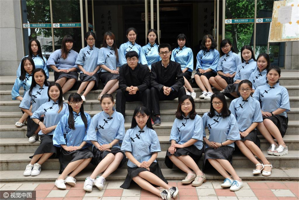 大学毕业照1男39女男生成为班宠或许这就是人生巅峰