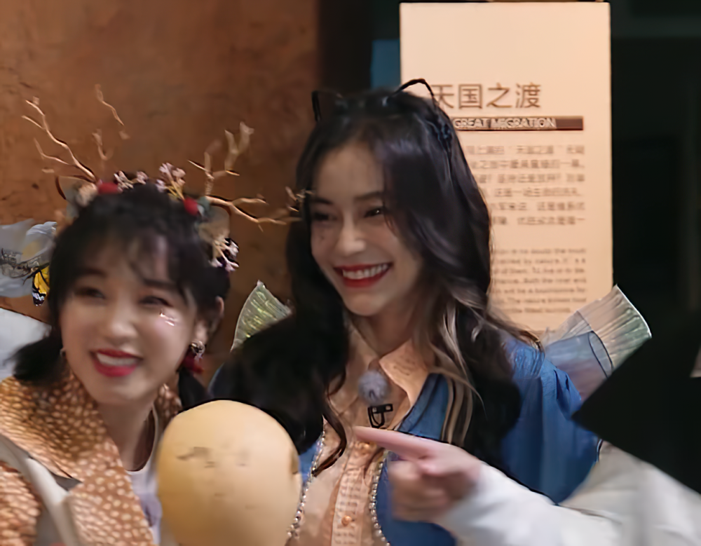 蔡徐坤喊妹妹宋雨琦一脸娇羞谁注意baby的表情有内味了