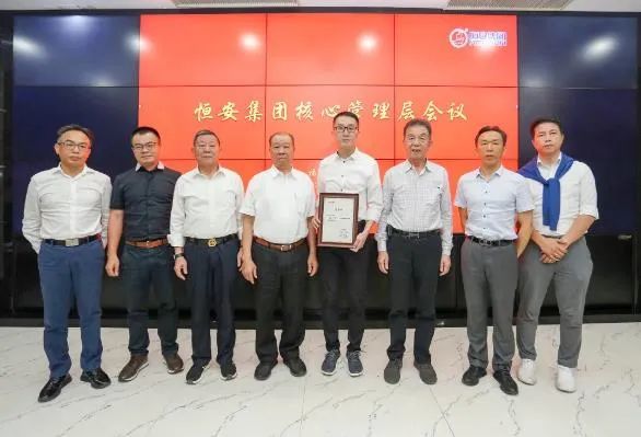 "中国卫生巾之父"交棒,子承父业,许连捷长子许清流接力恒安总裁