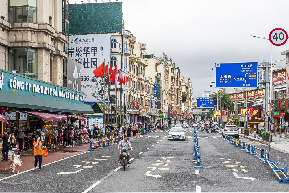 中越交界的东兴口岸体验不一样的边境风情