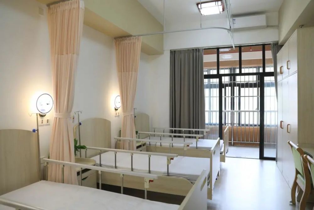 据介绍,该养老院收住 珠海市户籍80周岁及以上无暴力倾向,精神状况