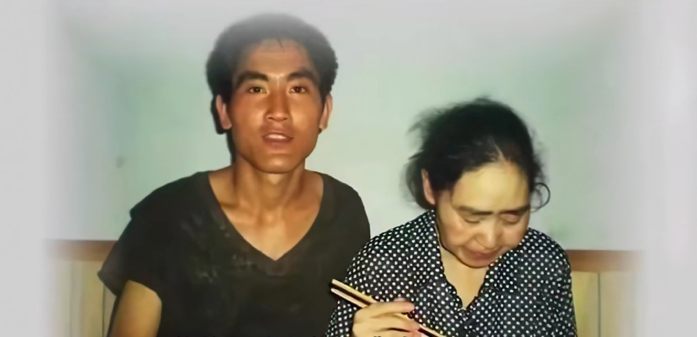 贵州孝子刘秀祥:13年前背疯母千里求学,如今的故事感动了千万人_腾讯