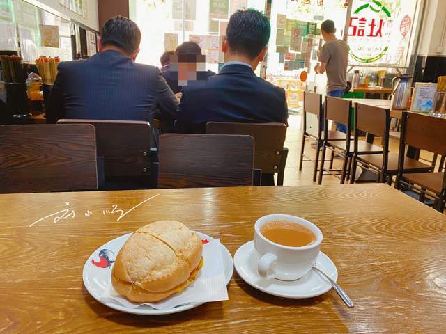 内地游客在澳门旅游早上到老字号咖啡馆吃早餐看看怎么样