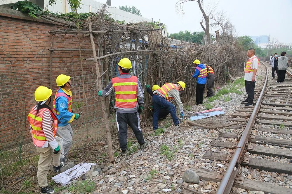 疏整促石景山這段鐵路兩側的私搭亂建和堆物堆料被徹底清除