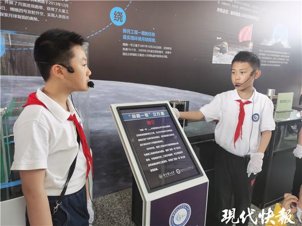 南京科技馆航天科普展现场83岁院士赵淳生当起志愿讲解员