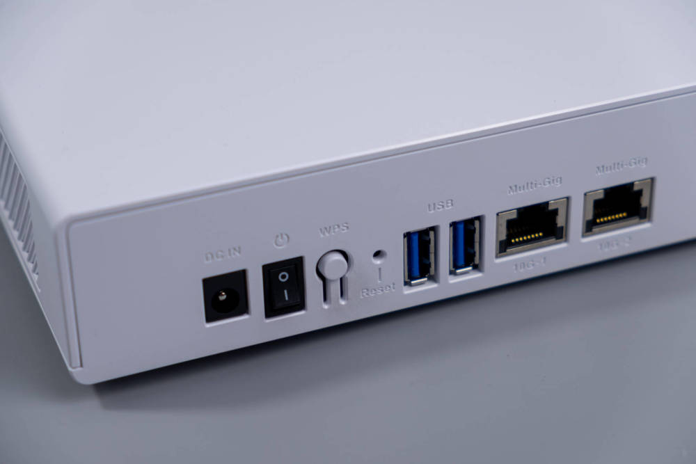 市面上难得一见的双万兆电口路由器 qhora-301w