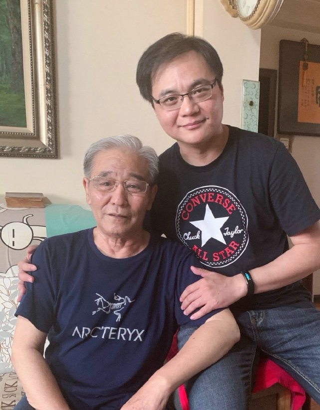 高峰拜谒马志明,并排而坐合影留念,回去后立马发文解释有深意