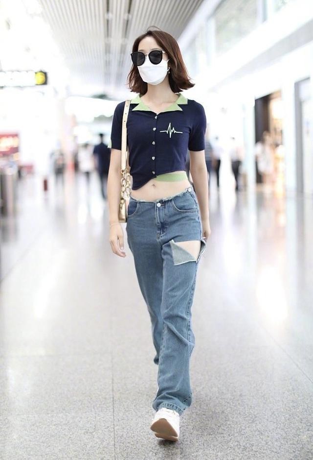 黄多多穿衣真叛逆,穿裤子露脚踝不算啥,和黄磊出门染黄发才大胆