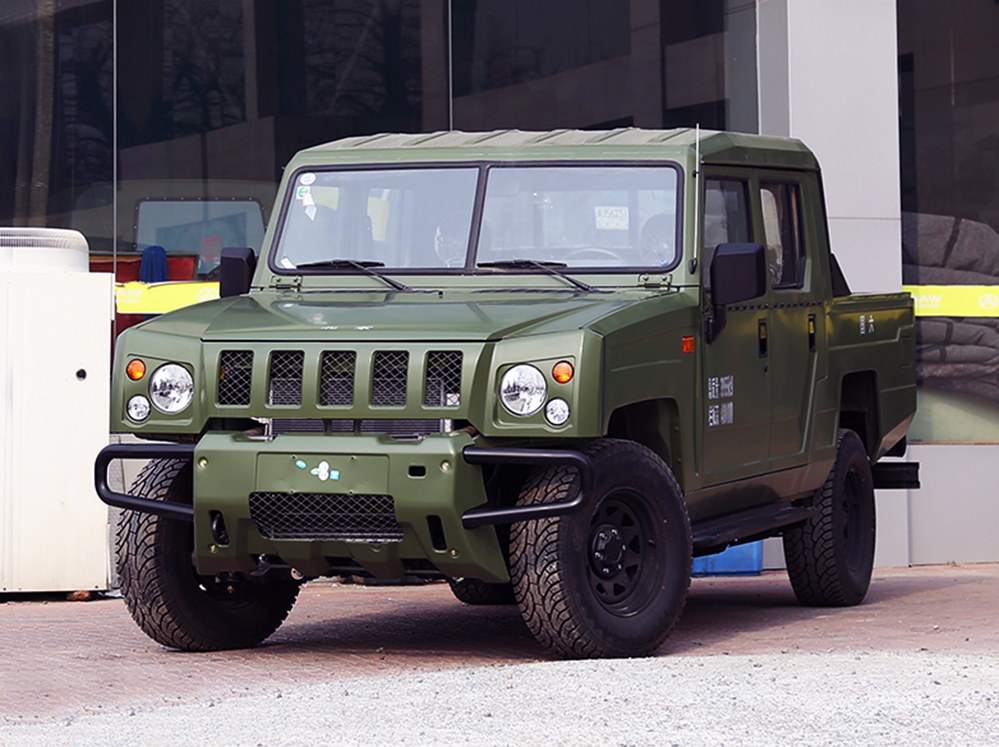 北汽版的悍马皮卡来了,气场不输猛禽,汽油柴油都是国六,标配四驱