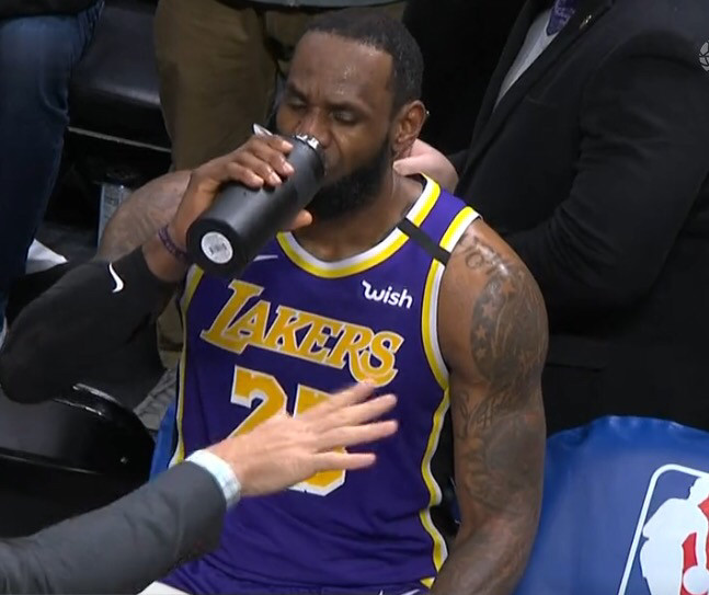 本赛季三双排行榜_NBA本赛季三双榜的前两位居然被一名中锋和一名后卫球员给占据了(2)