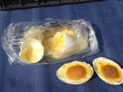 铁岭银州区小桥子早市儿有人在卖假鹅蛋无法分清蛋黄与蛋清