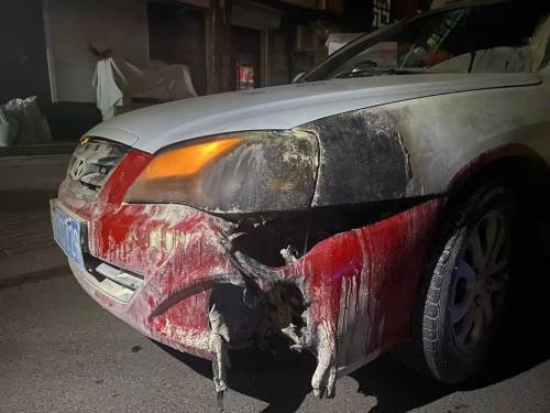 开原出租车行驶中起火,巡逻辅警发现当了次"消防员"