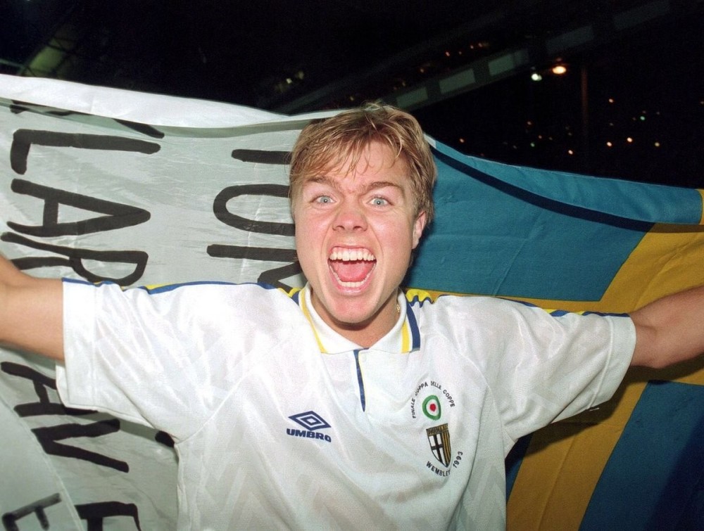 仅仅几周后,托马斯·布洛林就从利兹联对阵阿斯顿维拉的阵容中被完全