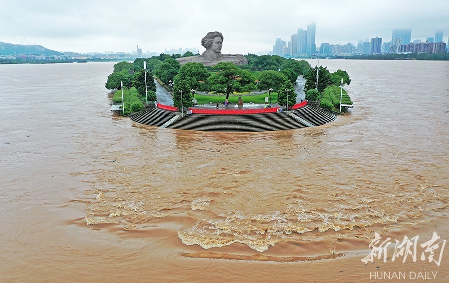 5月22日,长沙市橘子洲头亲水平台被洪水淹没