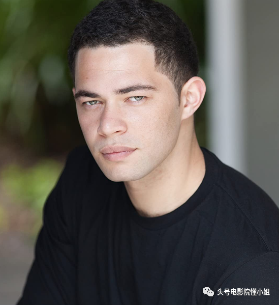 其实,严格说起来,这位叫温尼·贝内特的帅哥,还算是一个国际影坛的新