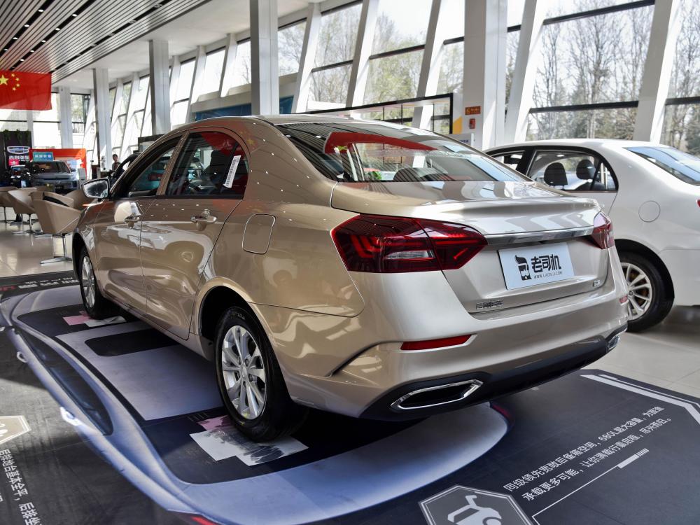 61l100km家用好车实惠且舒适实拍帝豪