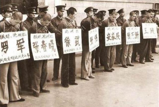 1983年河北公交车上一解放军被男子砍伤50人判死刑怎么回事