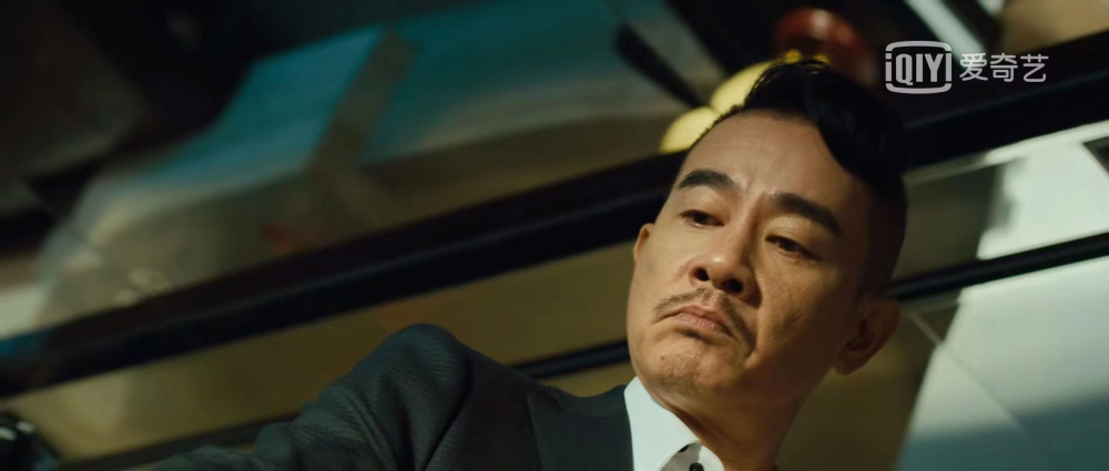 陈小春新电影无间风暴披着无间道的皮拍了一部战狼