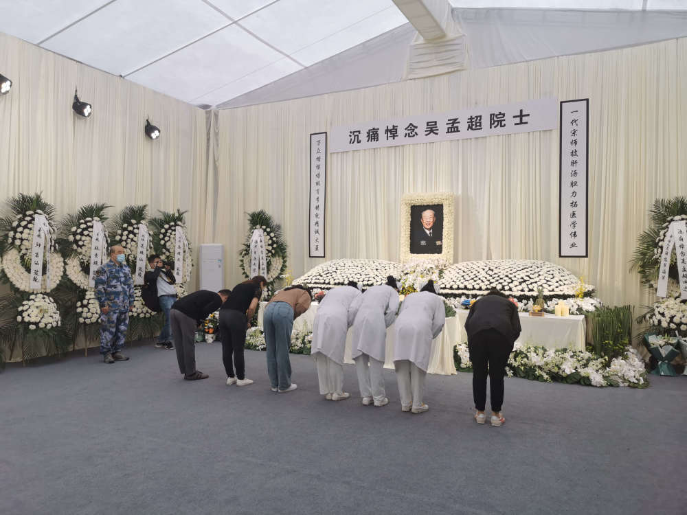 眼含热泪送别吴老吴孟超遗体告别仪式定于5月26日举行