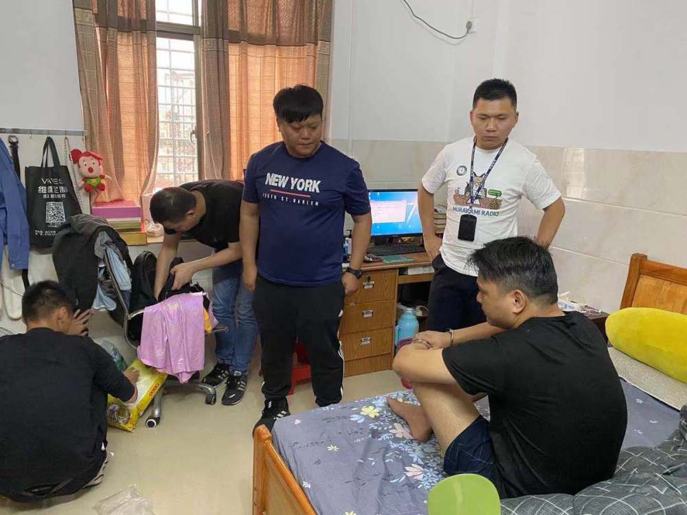 (图为抓捕现场.