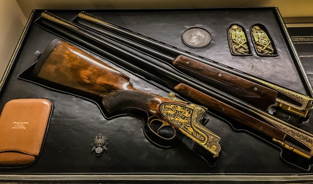 戈林私藏枪械有多壕随便一把70万起步金手枪卖到256万