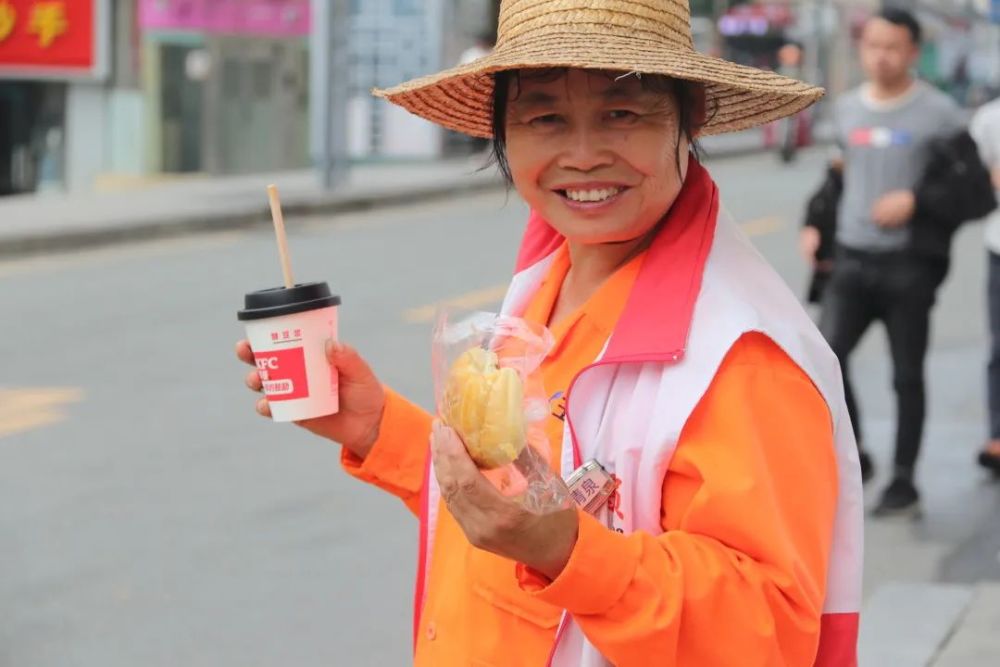 儿表达对产业奉献者辛勤付出的感谢发放爱心餐券750张已向环卫工人