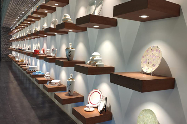 应县陶瓷艺术宫陶瓷展示墙(央广网  牛黎  摄)