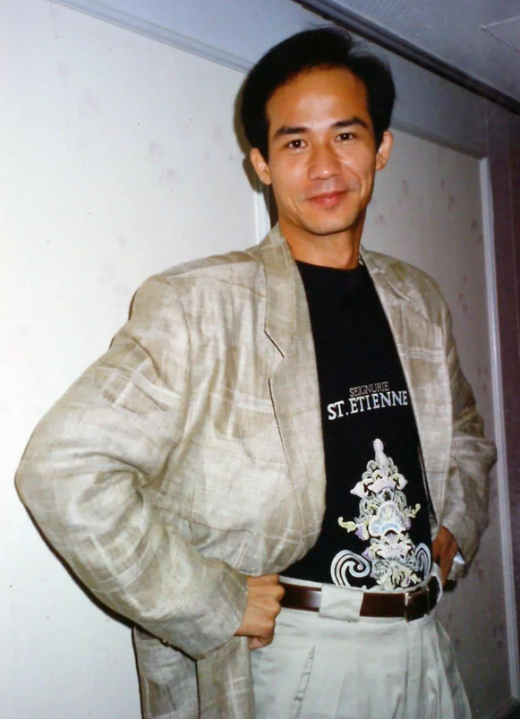 黄金反派李子雄秀恩爱和小23岁妻子亲密合影与儿子同框像爷孙