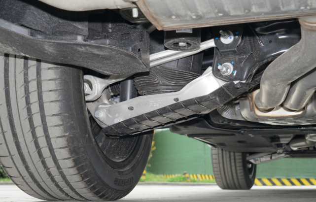 最新款大众途锐"运动版",搭v6引擎破百5.9秒,比路虎揽胜还漂亮