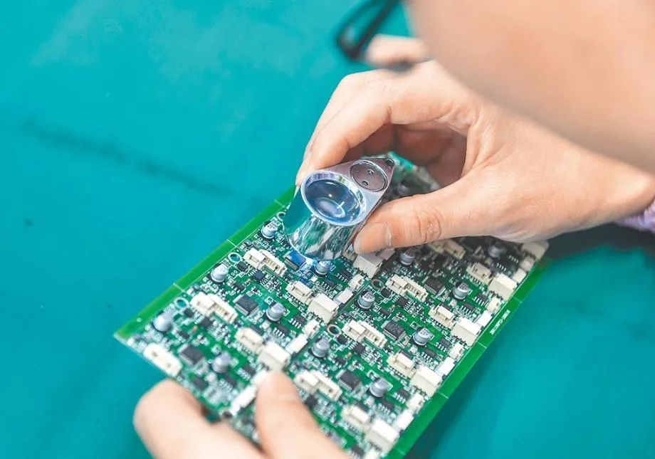 日月光位居全球十大封测第一,72亿美元温州帮家族她力量最强_腾讯新闻