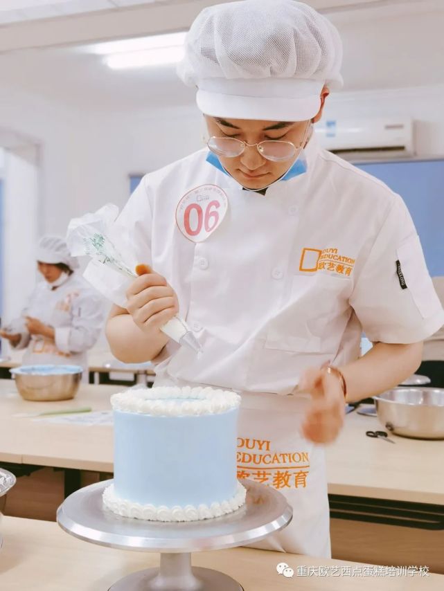 03 选手裱花集锦接下来就可以在蛋糕胚上尽情发挥了.