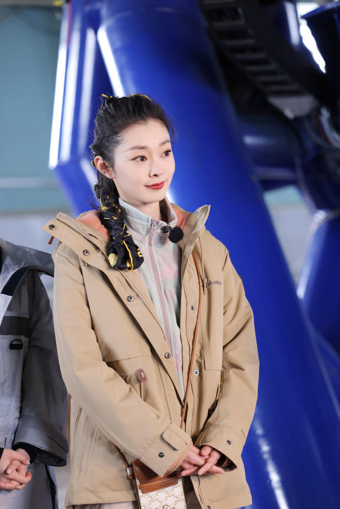 宋轶追星星的人营地晚宴炸酱面解说员带你做美食