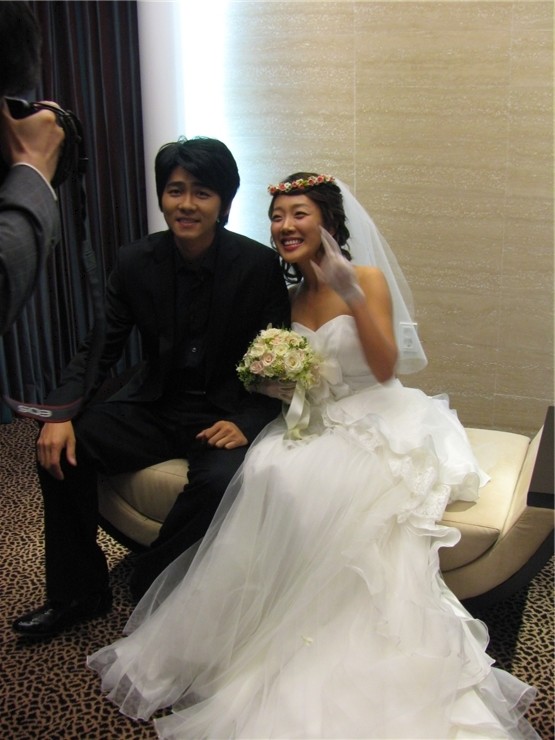 而李民勇老师的长相就与敏静老师是两个极端了李民勇老师的眼型和眉形