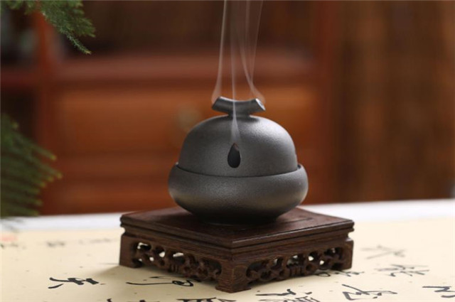 从三首唐宋诗词看古人夏天熏香的真实用途衣篝因润称熏香
