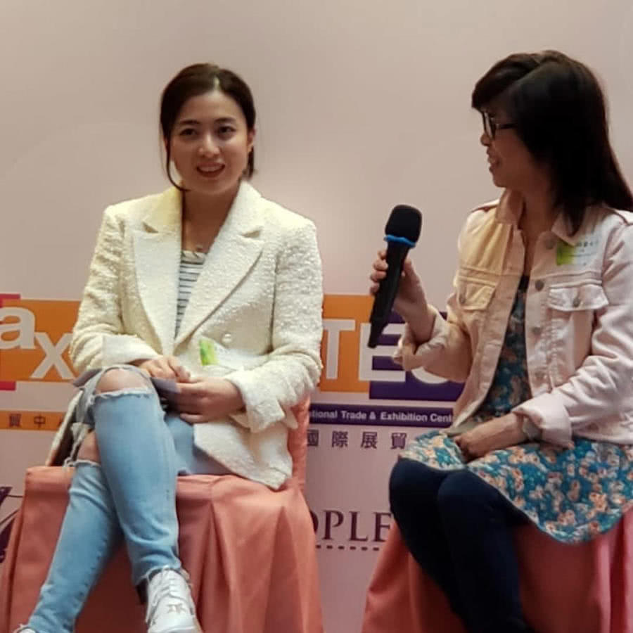 父亲喝掉70亿的红酒,继母买雪糕带5个保镖,他却出门只坐地铁