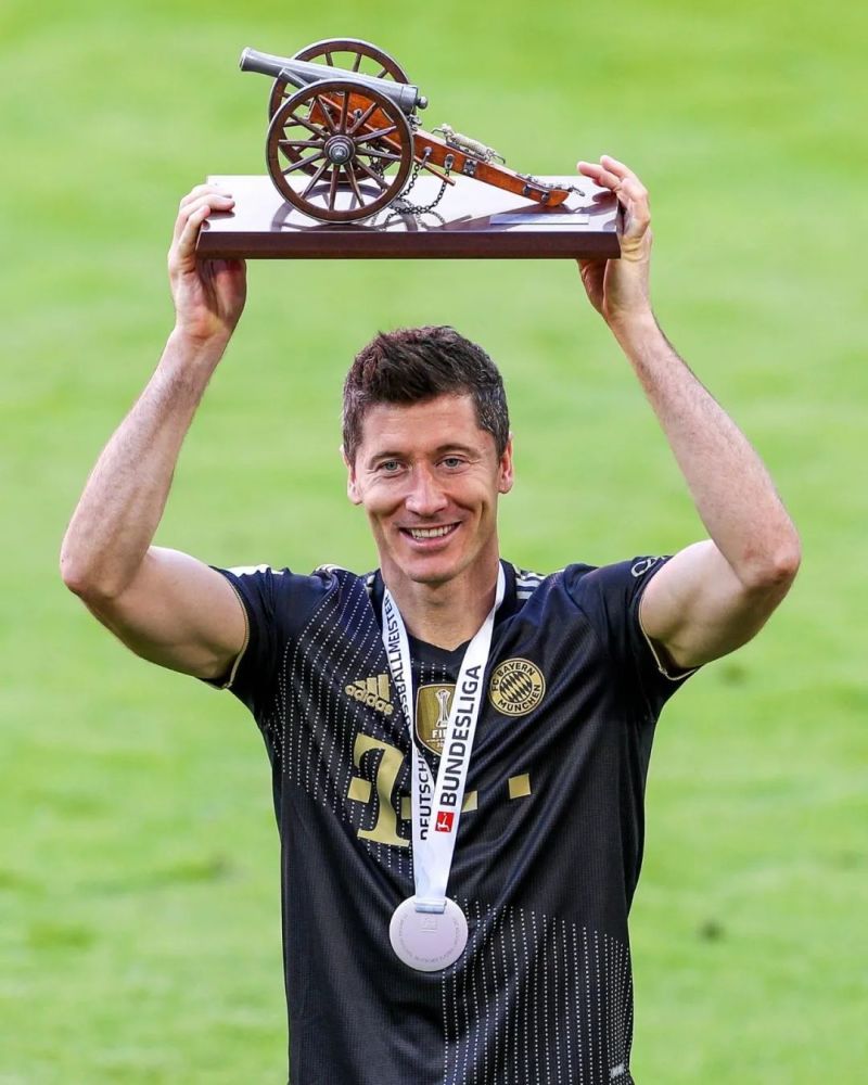 41锋莱万多夫斯基他证明自己是目前世界上最好的球员